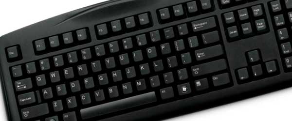 Como limpar teclado de computador com secador de cabelo