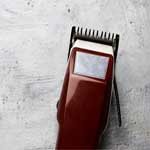 Aprenda como limpar uma máquina de cortar cabelo